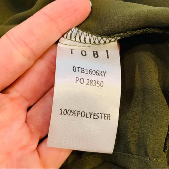 TOBI Amberly Cold Shoulder Top SMALL S Olive 1764 - Picture 4 of 7